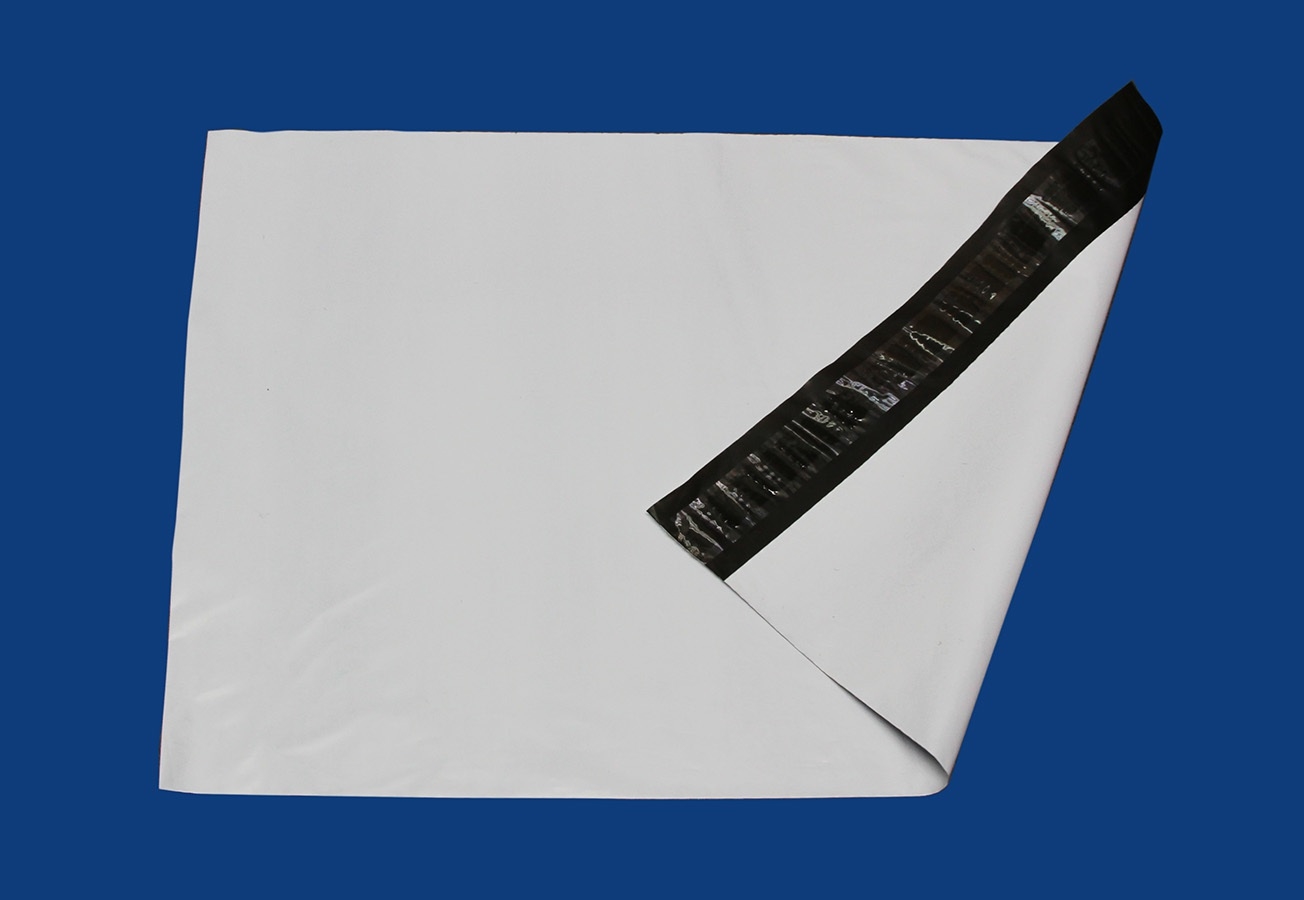 P/50 no address postal plastic envelope size 38*52 cm. (50pcs/pack) made of plastic, durable,waterproof, dense, cannot see through inside parallel glue seal stripe writable envelope surface for all types of pen.